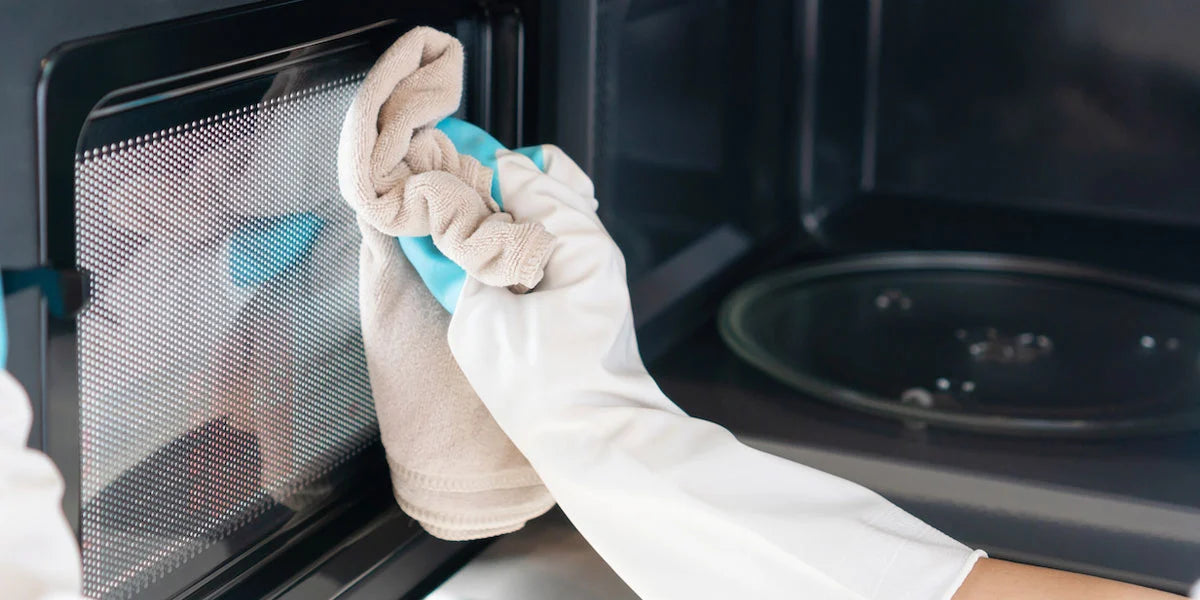 Efficient Microwave Oven Cleaning: A Quick Guide