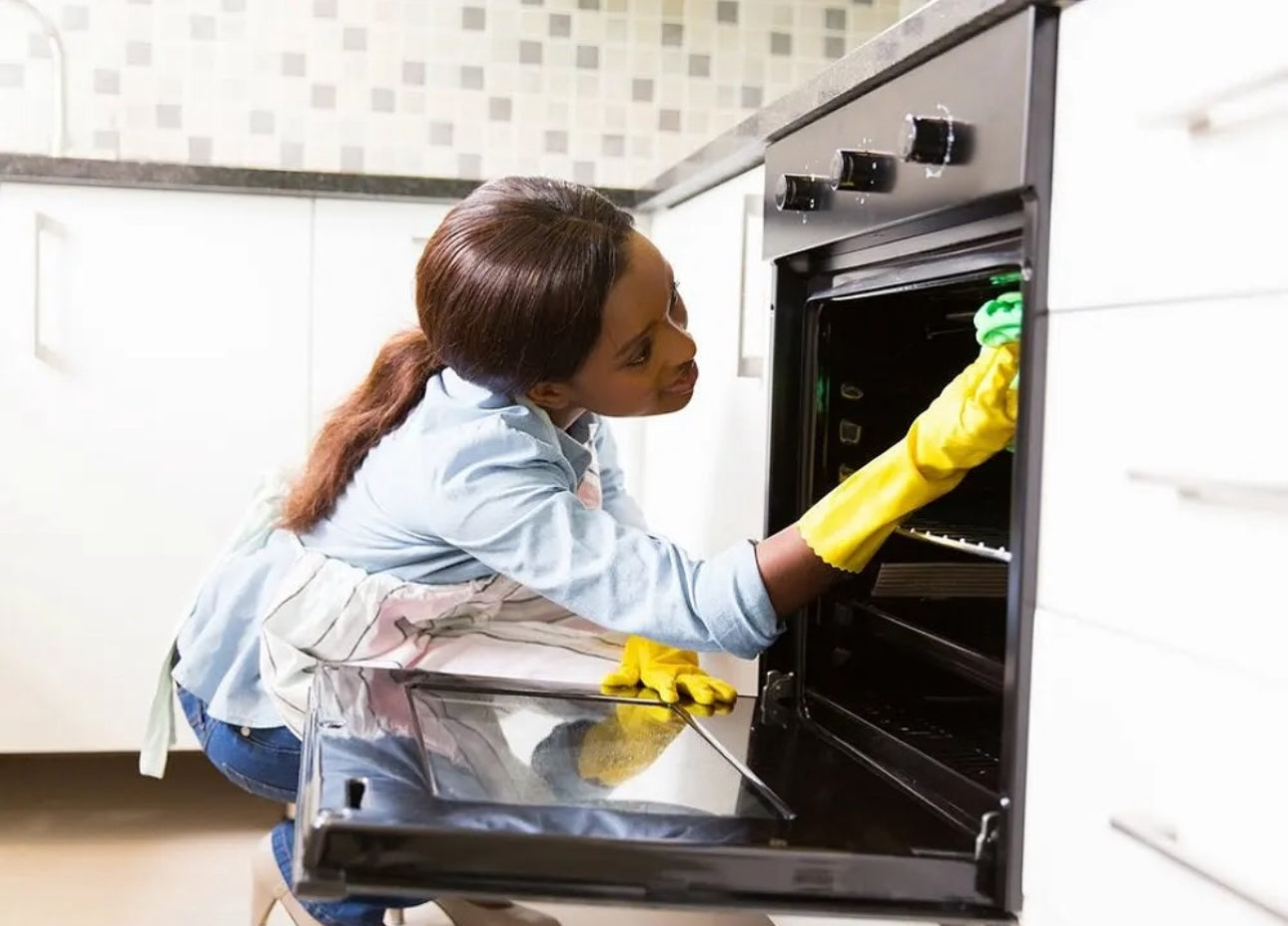 Keep your oven shining in two steps