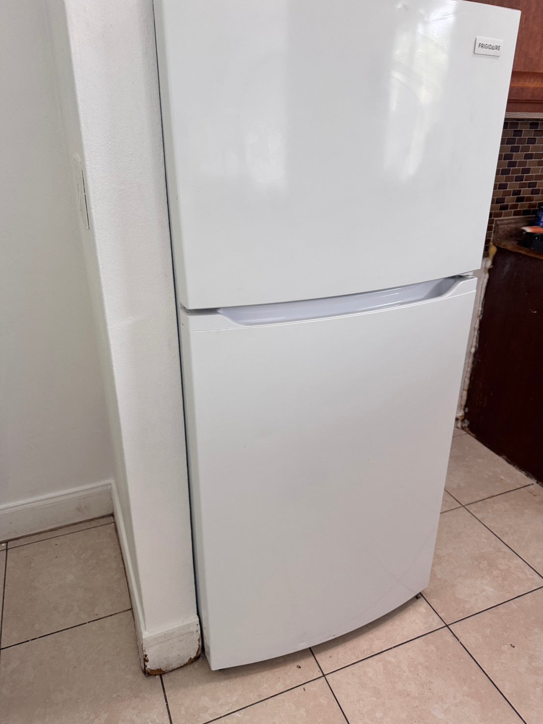 Product Sold – Frigidaire White Top and Bottom Refrigerator 14 Cu. Ft. Model: FFTR1425VW