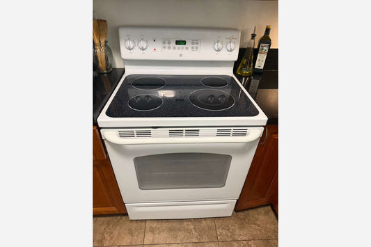 Product Installed – Venta: GE White Electric Stove