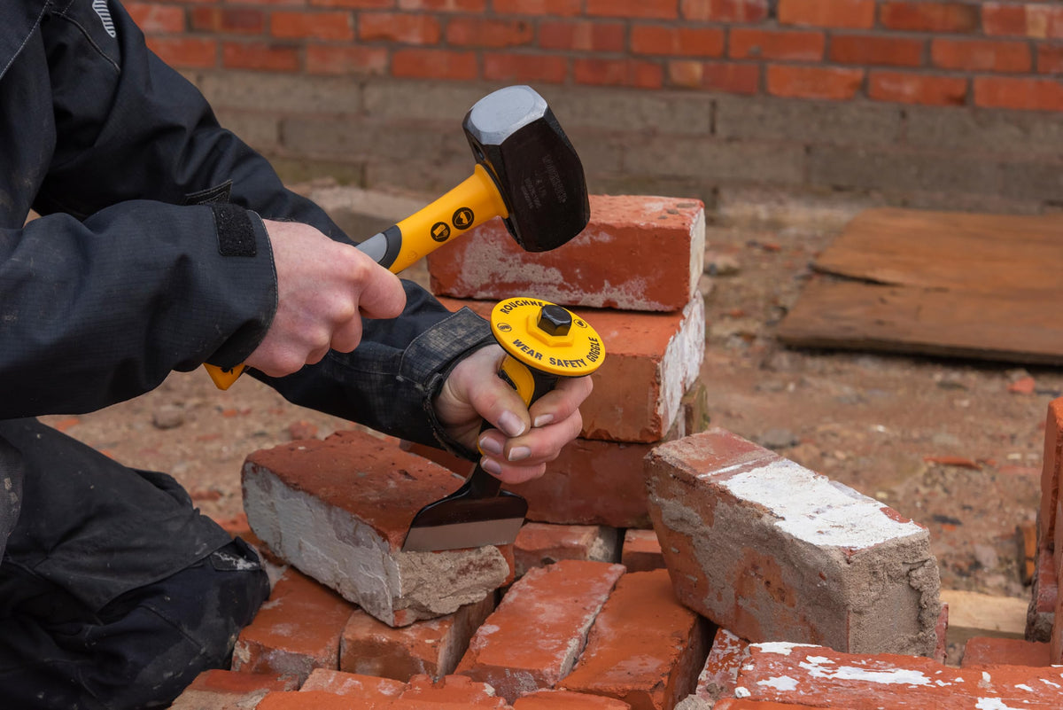 Roughneck ROU31993 Bolster & Chisel Set - 3 Piece Including: Brick Bolster 102x216mm (4x8½in) Electrician’s Bolster76x279mm (3x11in) & x1 Cold Chisel 25x305mm (1x12in)