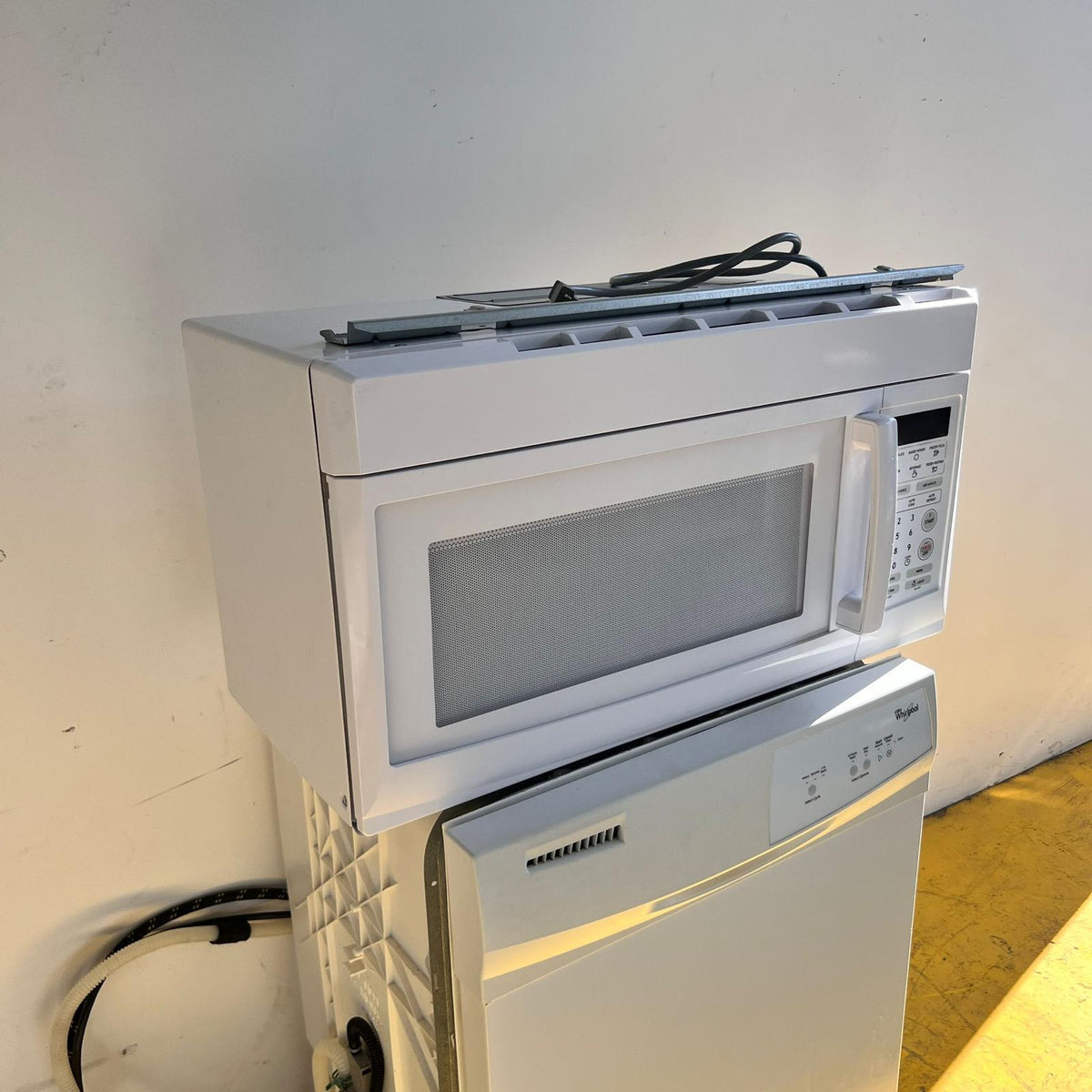 Magic Chef Over-the-Range Microwave