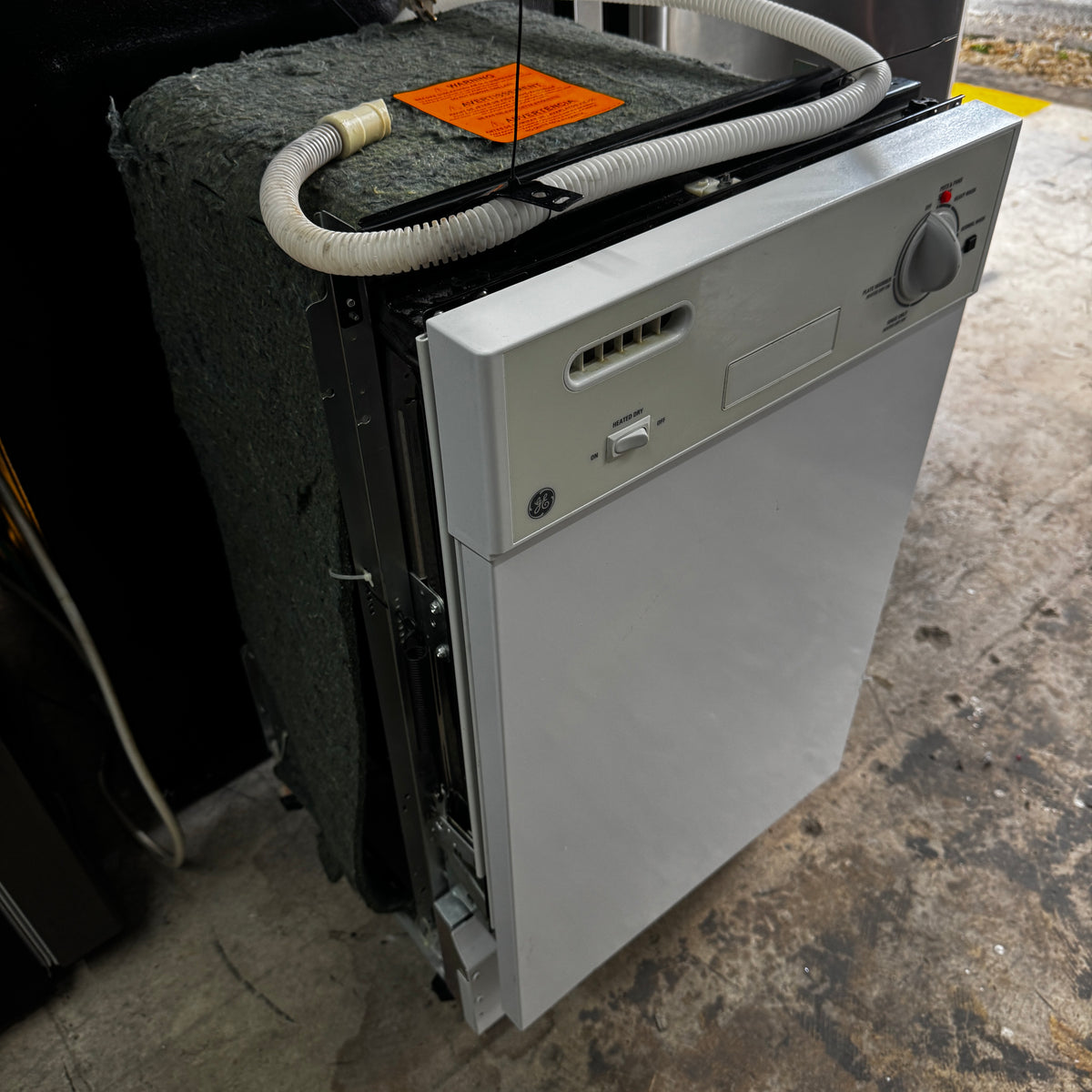 18" GE White Dishwasher