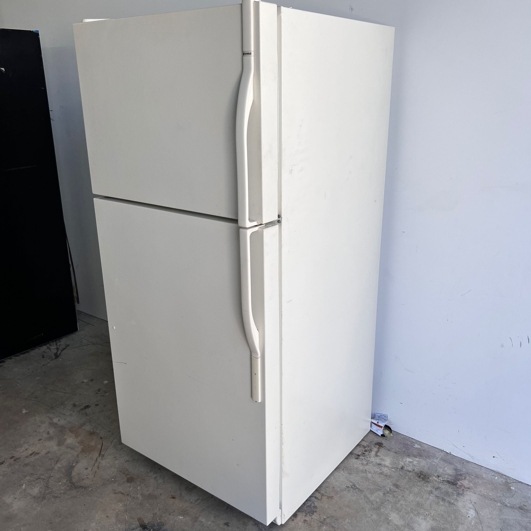Kenmore Top and Bottom Refrigerator with Ice maker