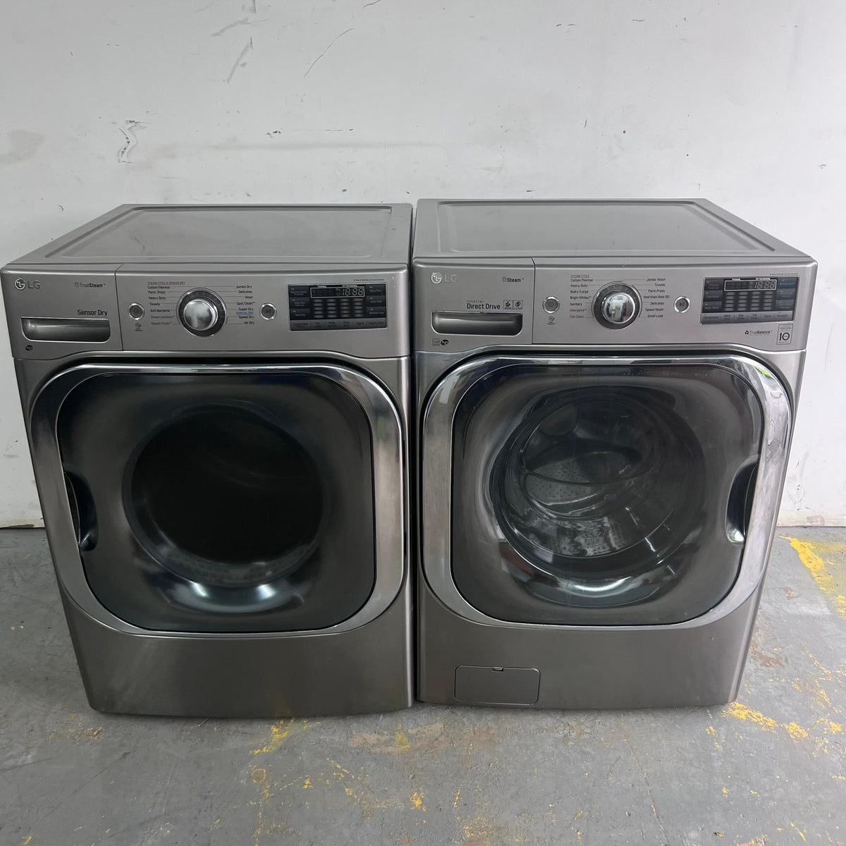 LG Washer 5.2 cu.ft and Dryer 9.0 cu.ft Mega Capacity Front Load (Graphite Steel)