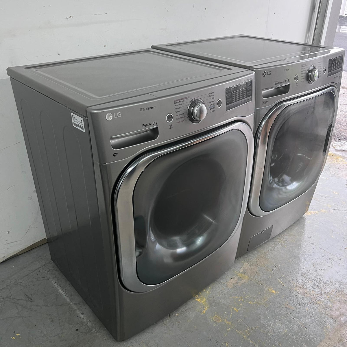 LG Washer 5.2 cu.ft and Dryer 9.0 cu.ft Mega Capacity Front Load (Graphite Steel)