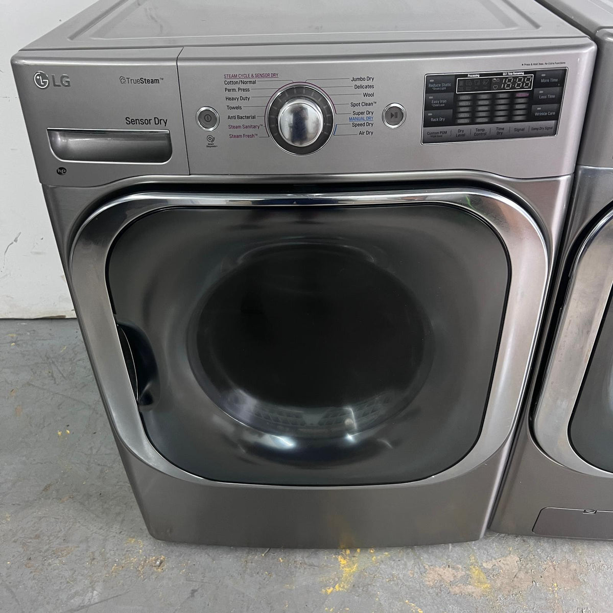 LG Washer 5.2 cu.ft and Dryer 9.0 cu.ft Mega Capacity Front Load (Graphite Steel)