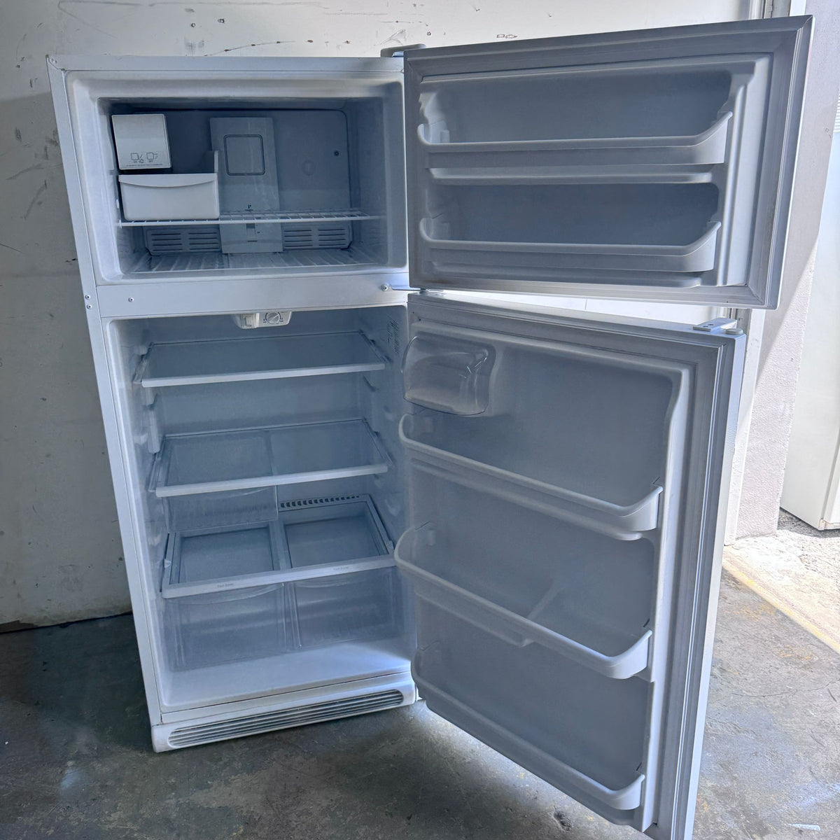 Frigidaire Top and Bottom Refrigerator with Ice maker