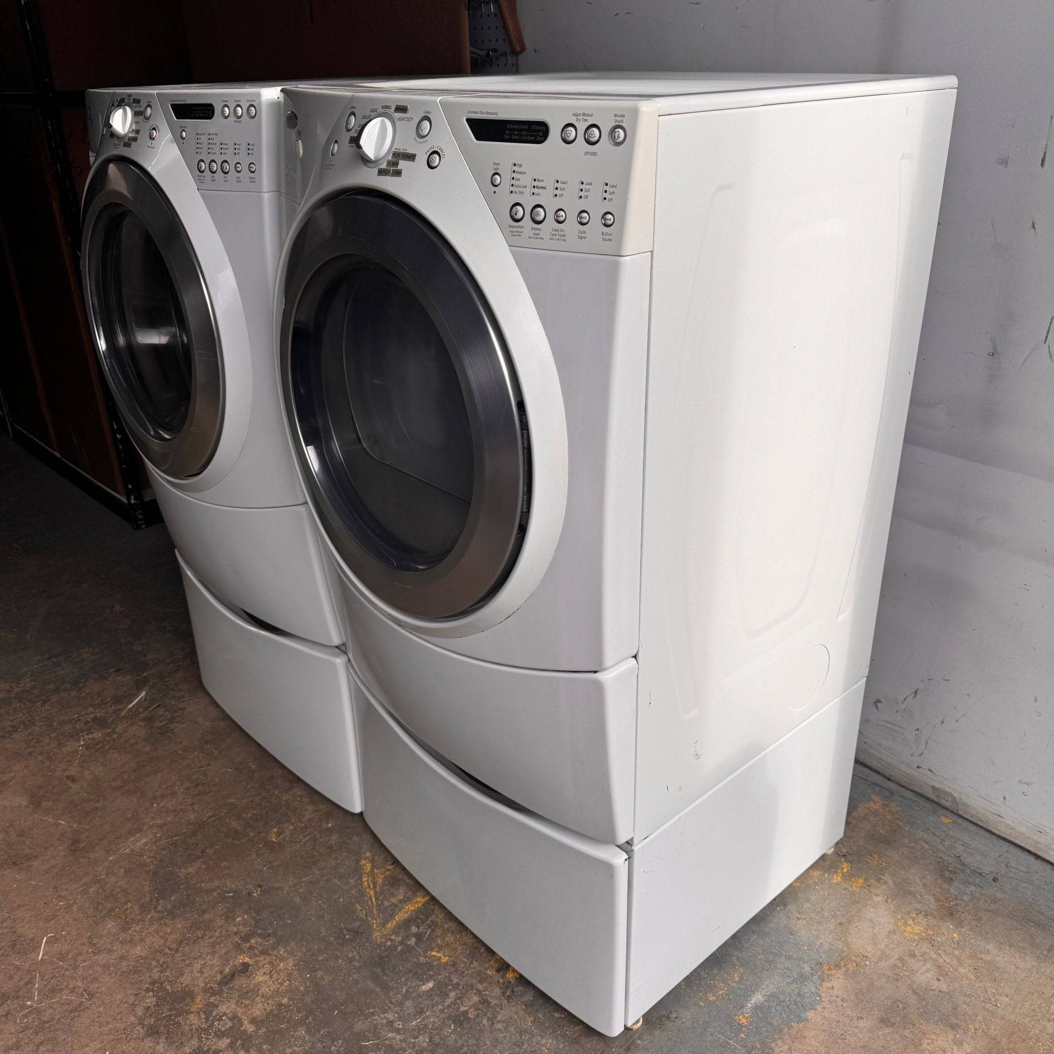 Whirlpool Washer and Dryer Front Load with Pedestal Set - White