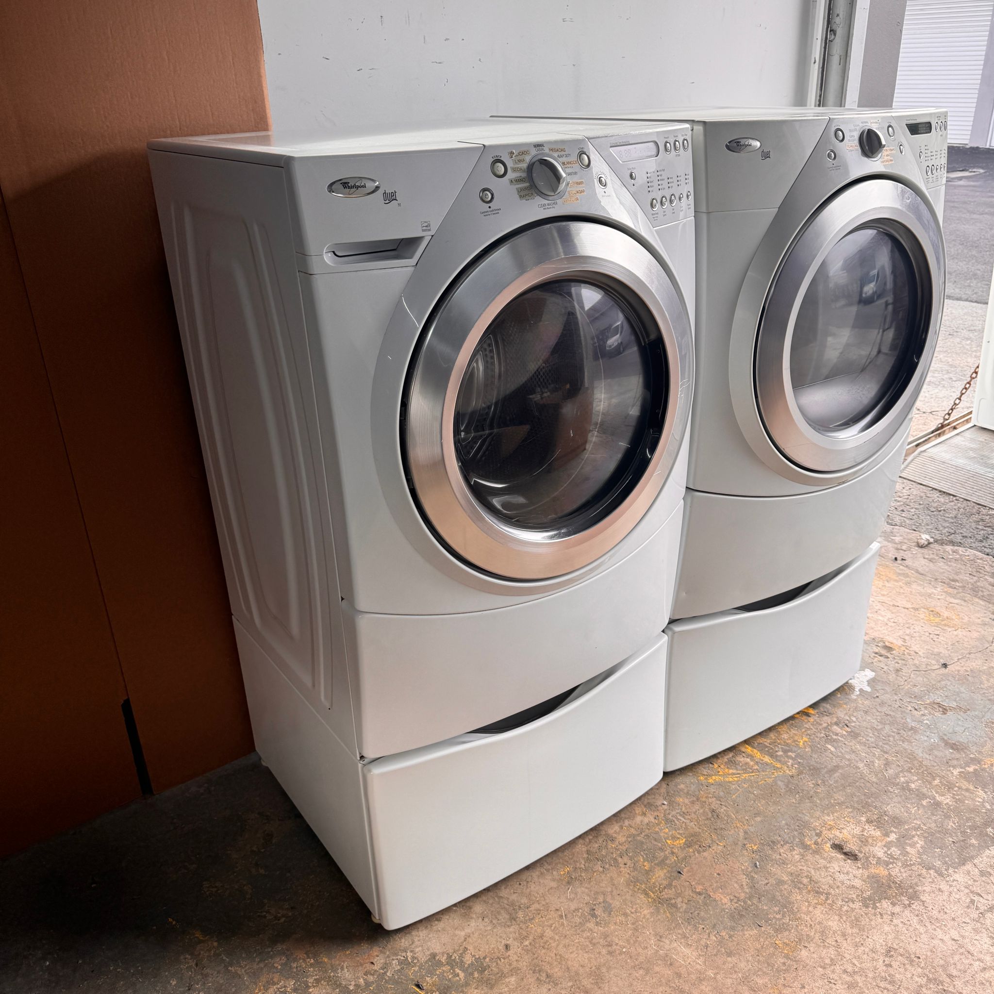 Whirlpool Washer and Dryer Front Load with Pedestal Set - White