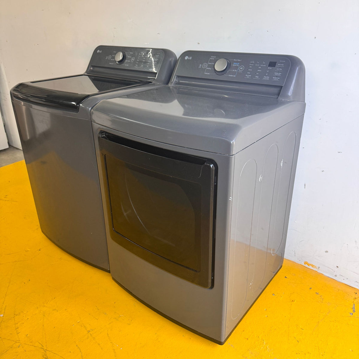 LG Washer and Dryer Ultra Large (Middle Black)