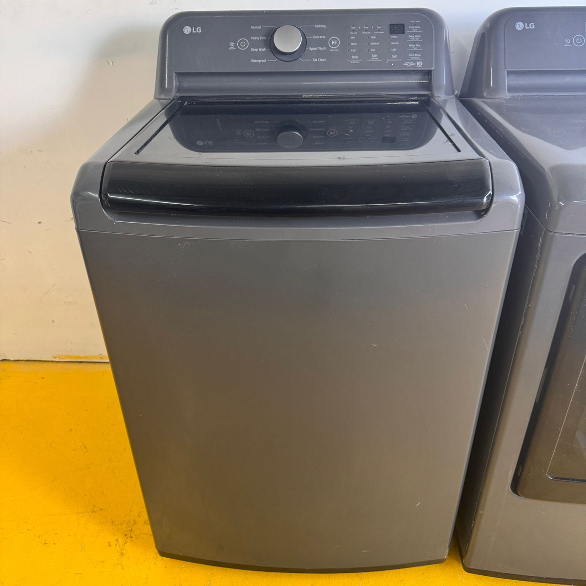 LG Washer and Dryer Ultra Large (Middle Black)