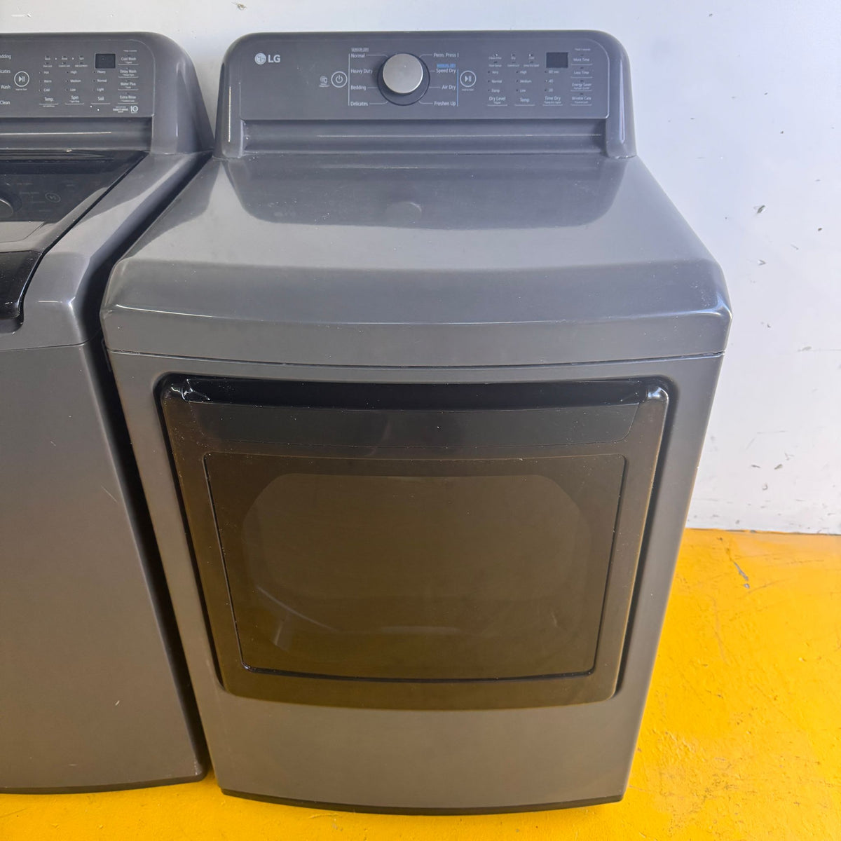 LG Washer and Dryer Ultra Large (Middle Black)