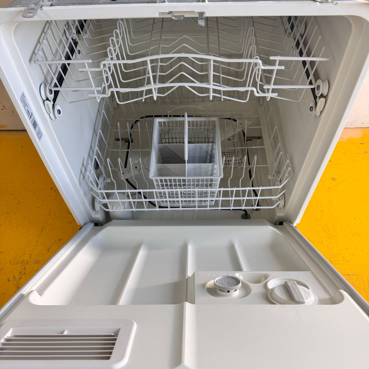 Hotpoint White Dishwasher