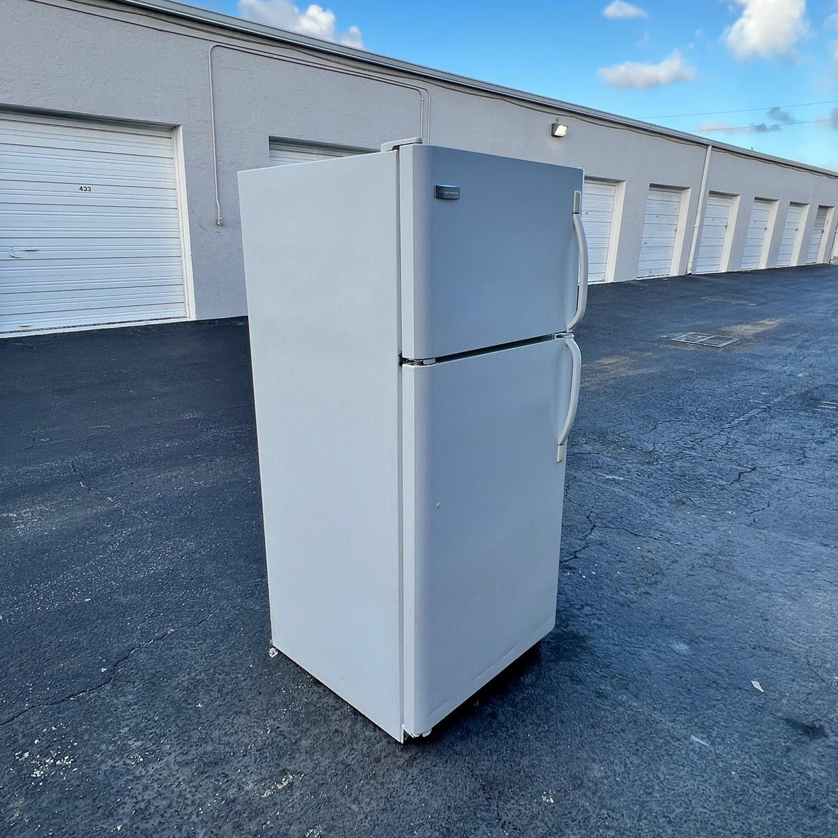 Frigidaire Top and Bottom Refrigerator with Ice maker