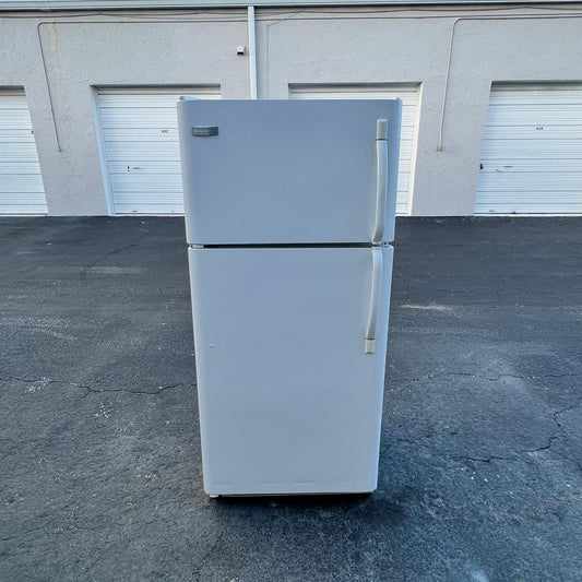 Frigidaire Top and Bottom Refrigerator with Ice maker