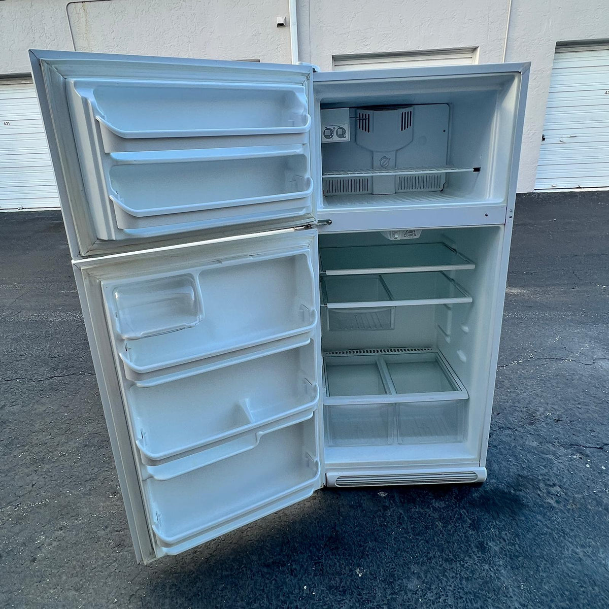 Frigidaire Top and Bottom Refrigerator with Ice maker