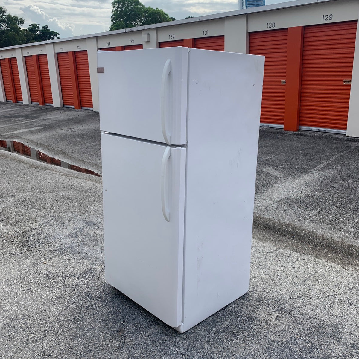 Frigidaire Top and Bottom Refrigerator