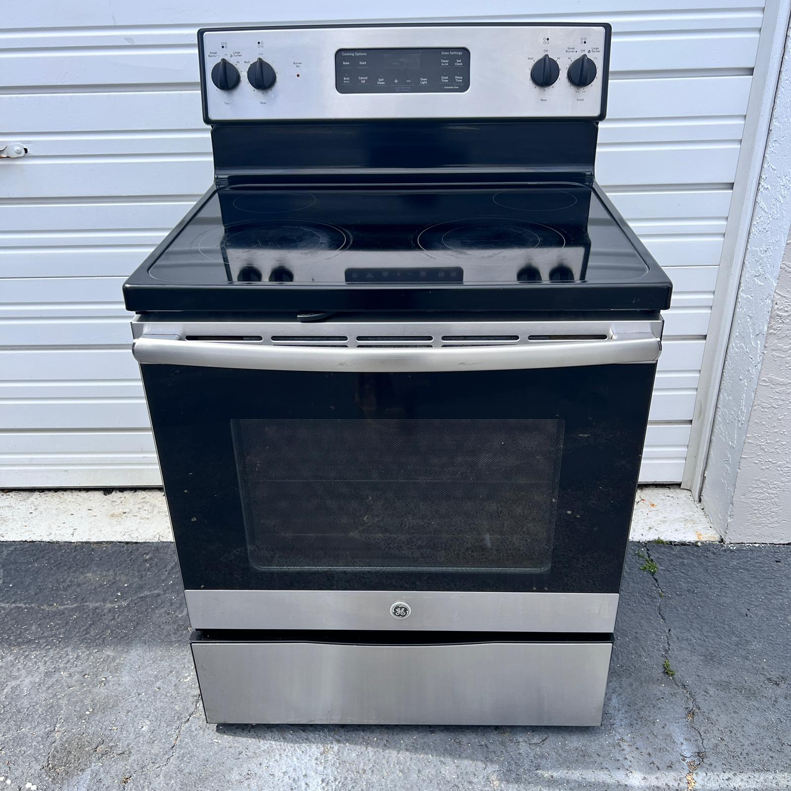 GE Stainless Steel Electric Stove. 100% FULLY WORKING!