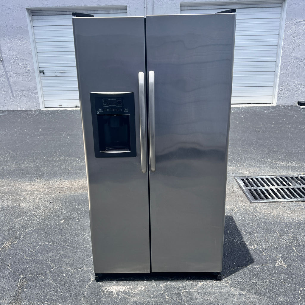 GE Stainless Steel Refrigerator – AQS