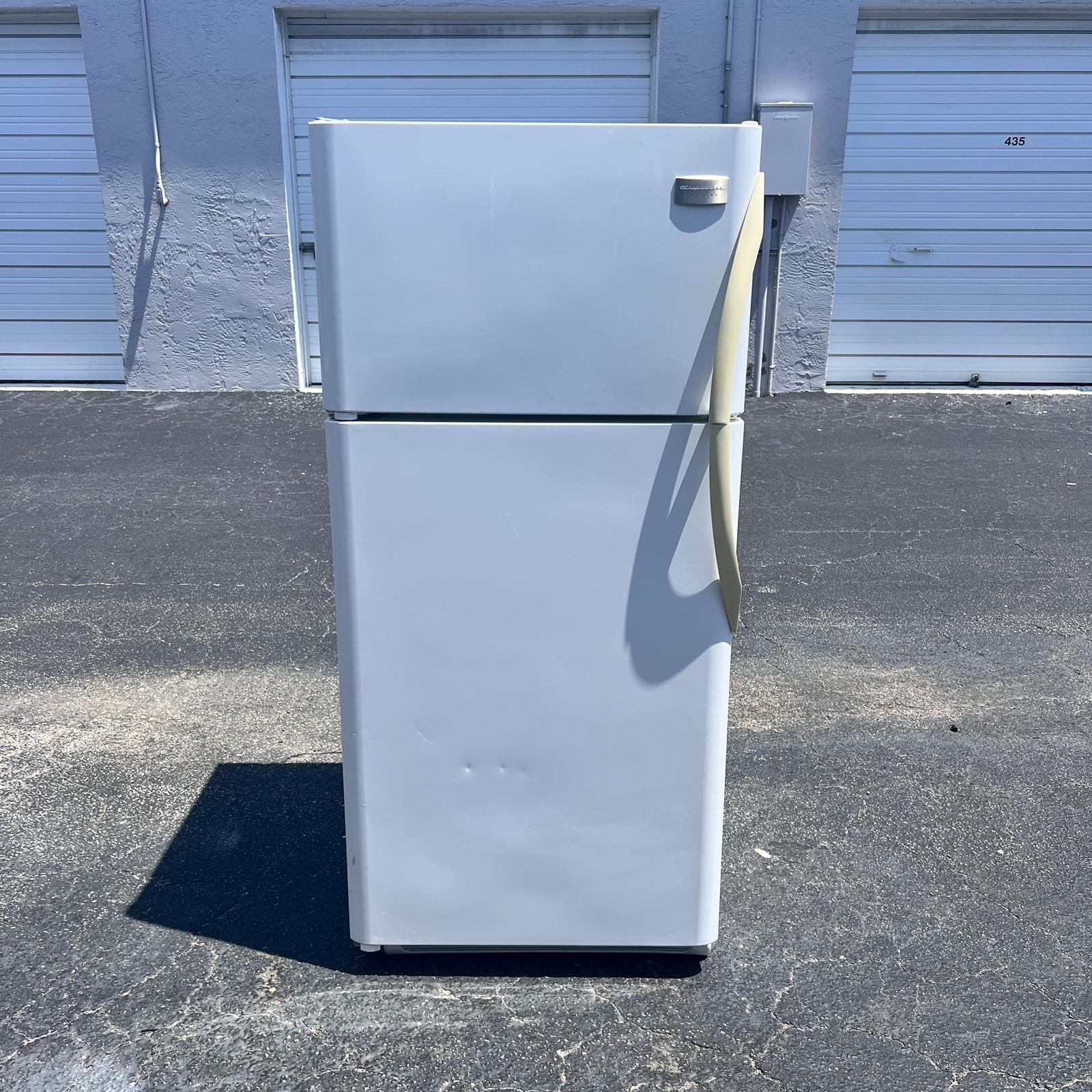 Frigidaire Top and Bottom Refrigerator with Ice maker