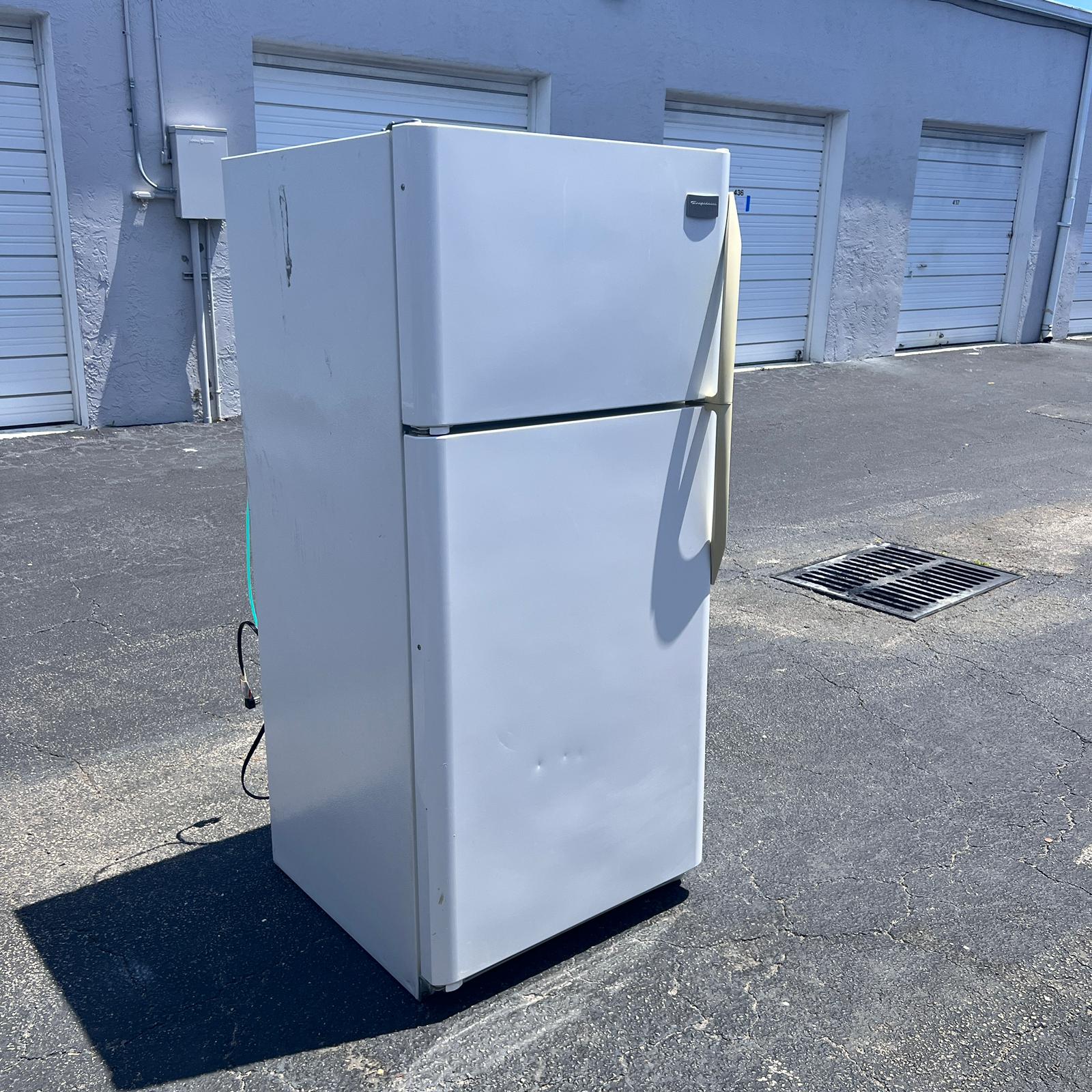 Frigidaire Top and Bottom Refrigerator with Ice maker