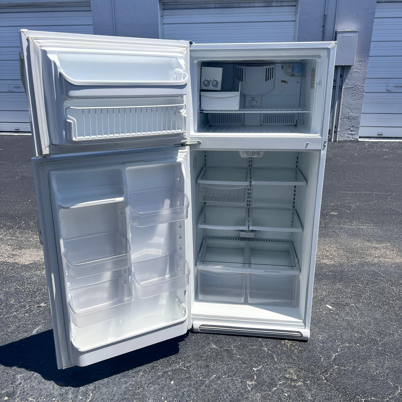 Frigidaire Top and Bottom Refrigerator with Ice maker