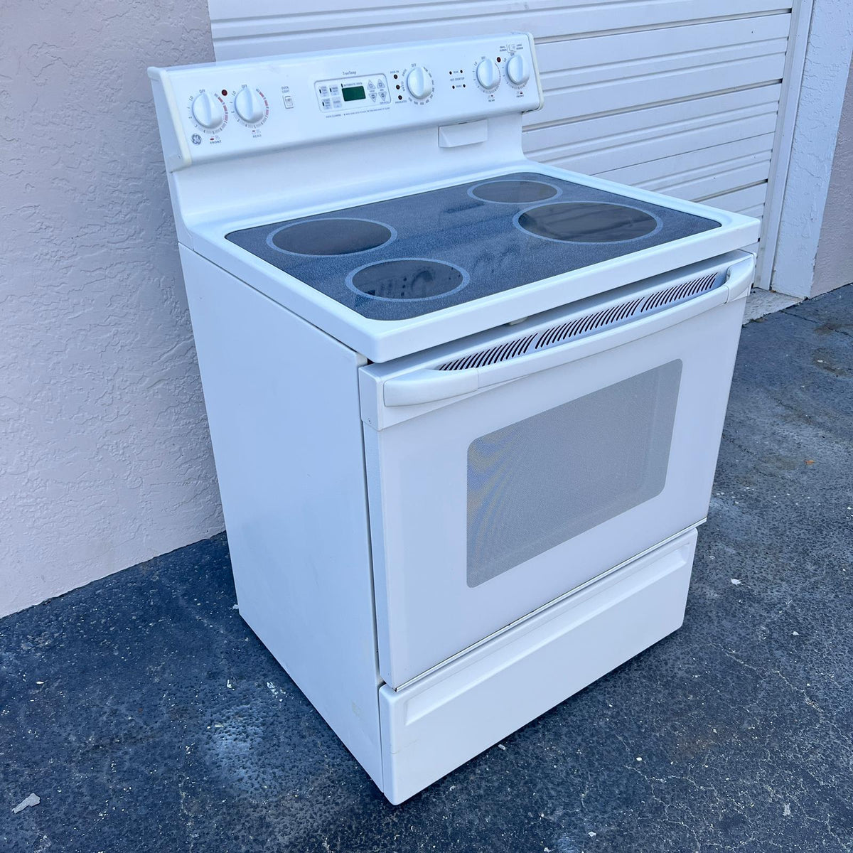 GE Electric Stove