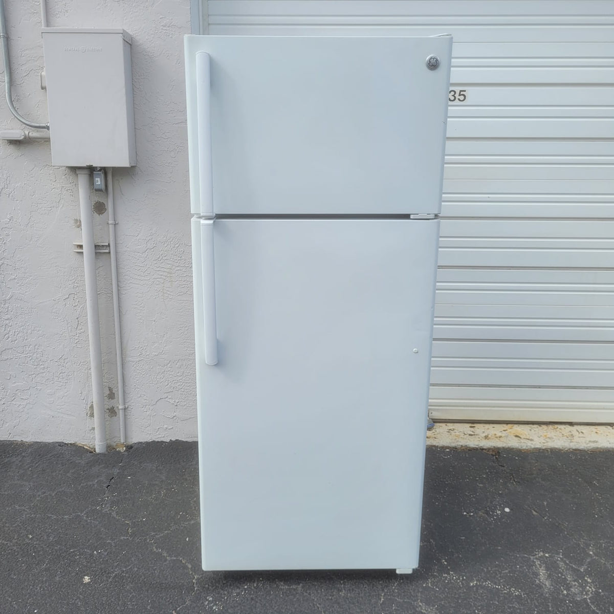 GE Top and Bottom Refrigerator