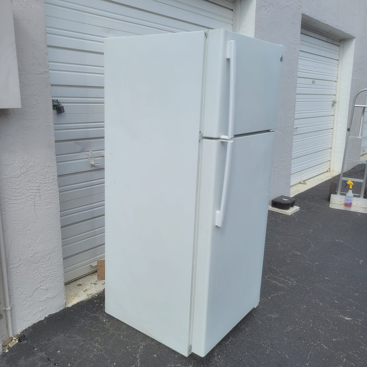 GE Top and Bottom Refrigerator