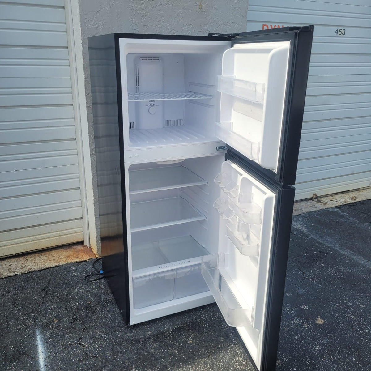 Magic Chef Black Top and Bottom Refrigerator